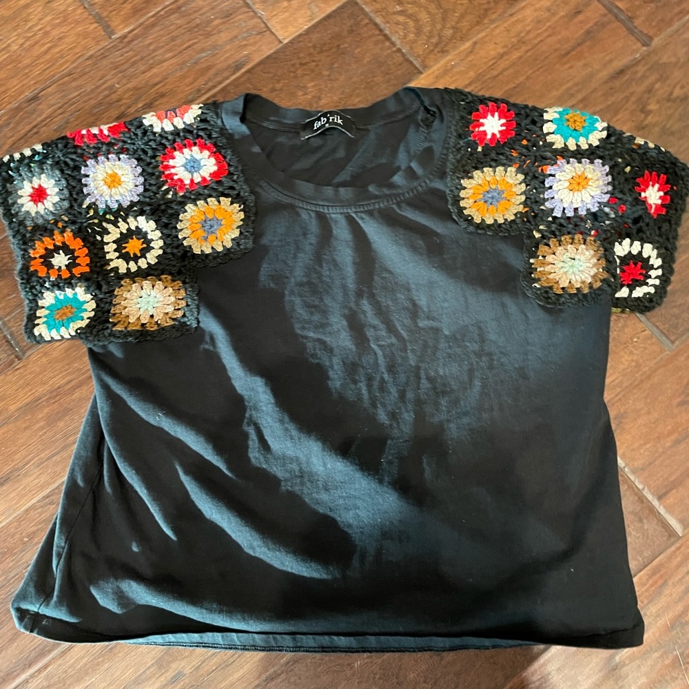 Boutique crochet sleeve black shirt